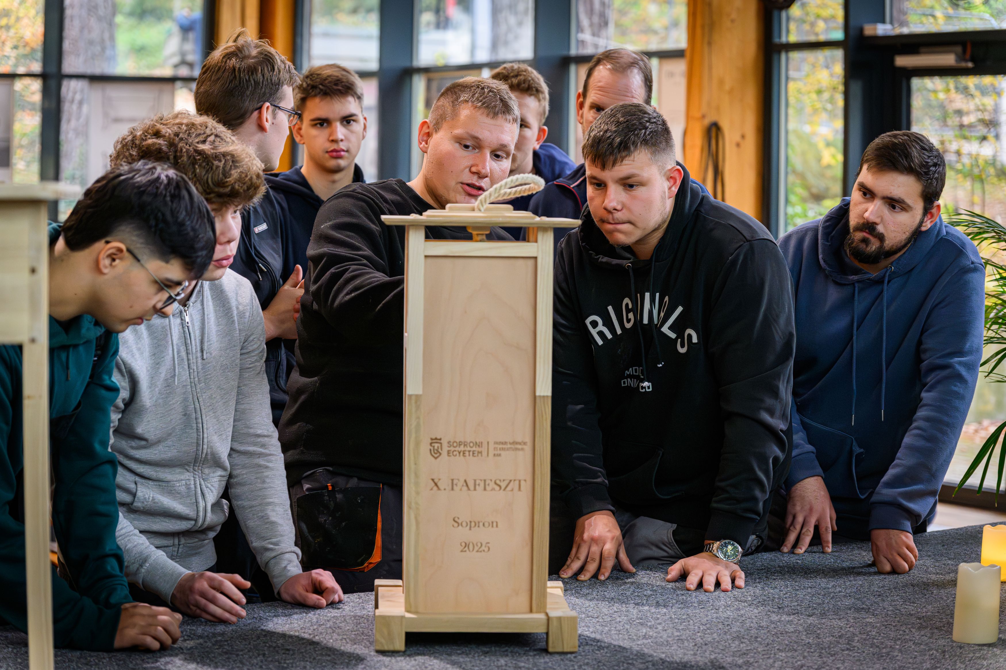 Sopronban csapnak össze a faipar reménységei: jubileumi szakmai verseny a Soproni Egyetemen Sopronban csapnak össze a faipar reménységei: jubileumi szakmai verseny a Soproni Egyetemen