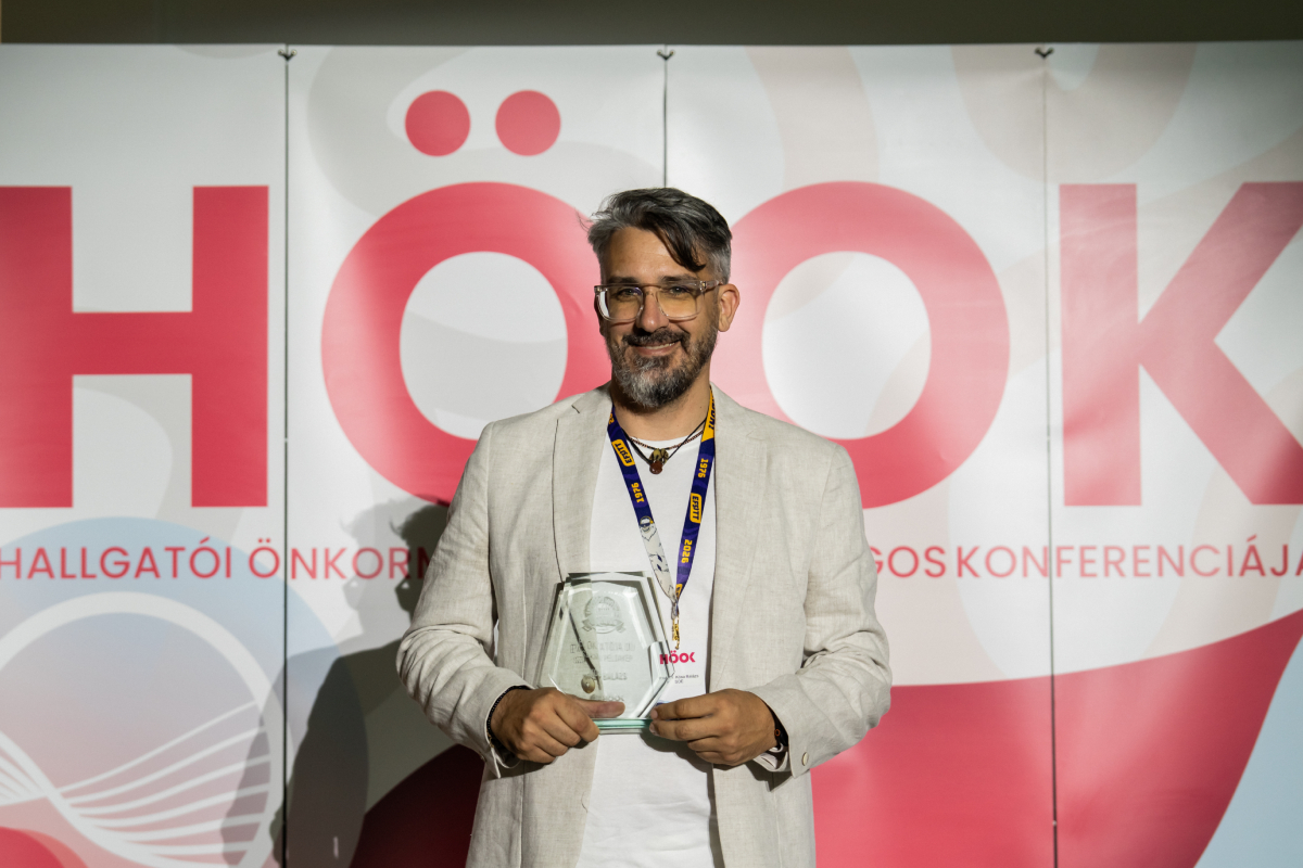 Hallgatói szavazatok alapján lett az Év Oktatója Prof. Dr. Kósa Balázs Hallgatói szavazatok alapján lett az Év Oktatója Prof. Dr. Kósa Balázs